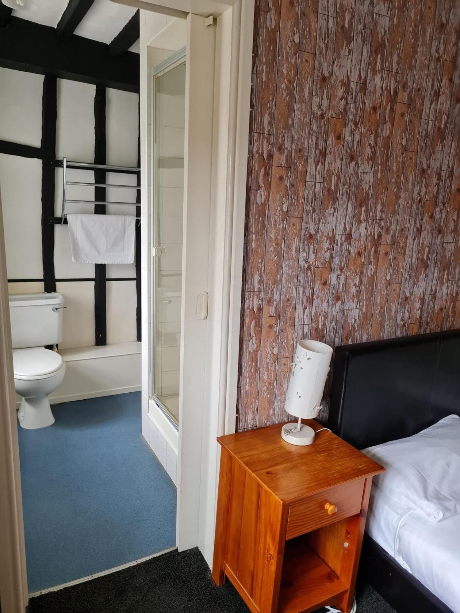 The Blue Cow Hotel South Witham Room photo